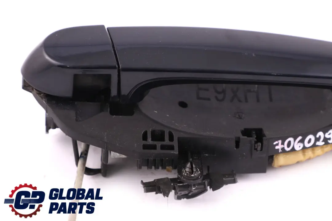 Maniglia posteriore destra completa Carbonschwarz per BMW E90 E91 LCI con numero di parte 7060299 BMW E90 E91 LCI Maniglia posteriore destra completa Carbonschwarz - SKU 7060299-CAR1 - Numero di parte 7060299