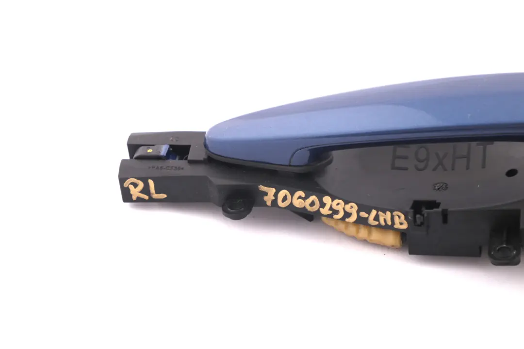 Complete Rear Left Grab Handle N/S Le Mans Blau Blue to BMW 3 Series E90 E91 with Part number 7060299 BMW 3 Series E90 E91 Complete Rear Left Grab Handle N/S Le Mans Blau Blue - SKU 7060299-LMB - Part number 7060299