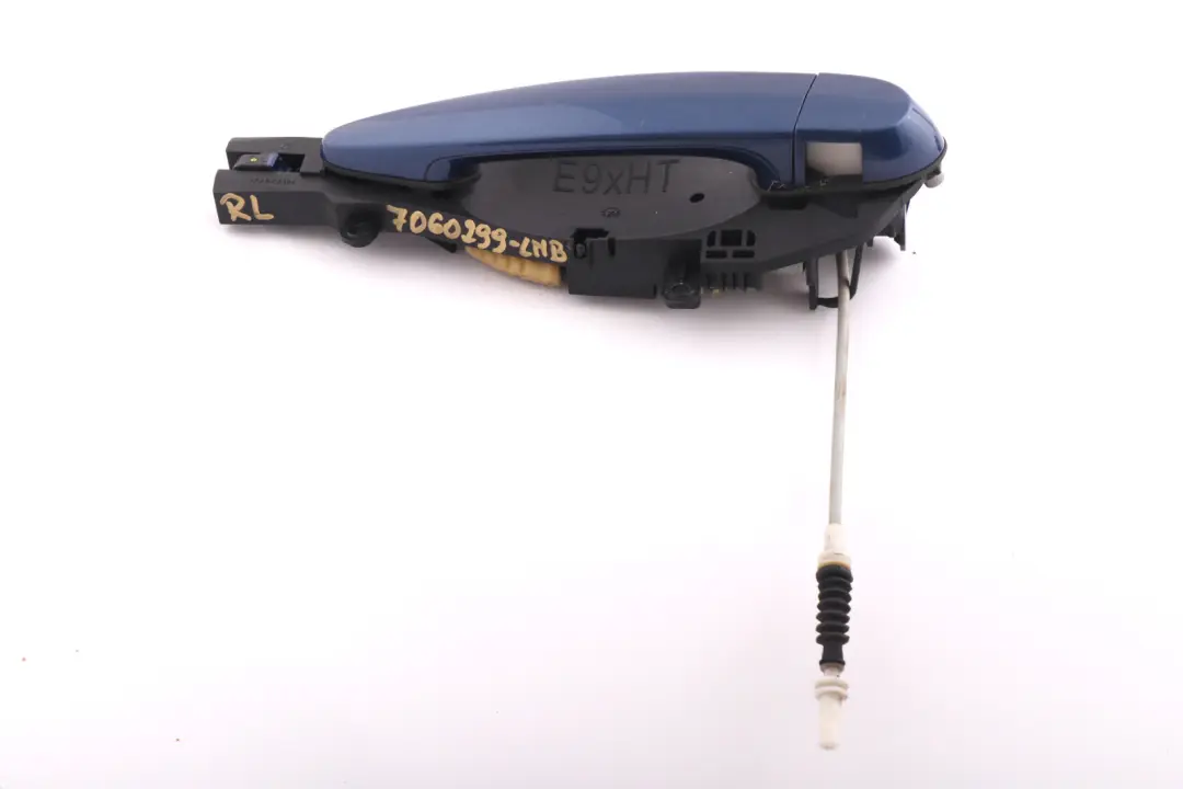 Asidero Trasero Izquierdo Completo Le Mans Blau Azul para BMW E90 E91 con número de pieza 7060299 BMW E90 E91 Asidero Trasero Izquierdo Completo Le Mans Blau Azul - SKU 7060299-LMB - Número de pieza 7060299