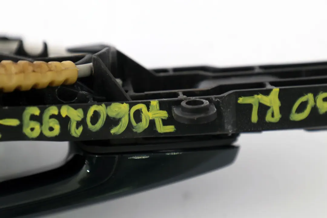 Complete Rear Left Grab Handle N/S Tiefgruen Deep Green to BMW 3 Series 1 E90 E91 with Part number 7060299 BMW 3 Series 1 E90 E91 Complete Rear Left Grab Handle N/S Tiefgruen Deep Green - SKU 7060299-TG1 - Part number 7060299