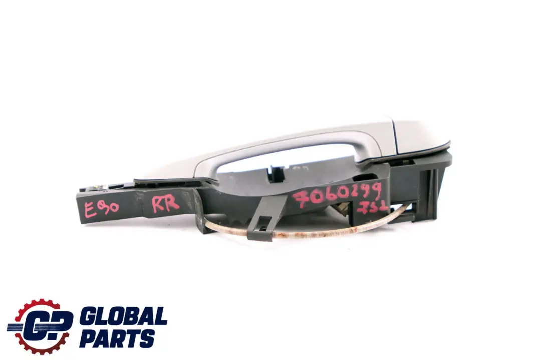 Griffbügel Hinten Rechts Titansilber Metallic 354 für BMW 3 er E90 E91 LCI mit Teilenummer 7060299 BMW 3 er E90 E91 LCI Griffbügel Hinten Rechts Titansilber Metallic 354 - SKU 7060299-TS2 - Teilenummer 7060299