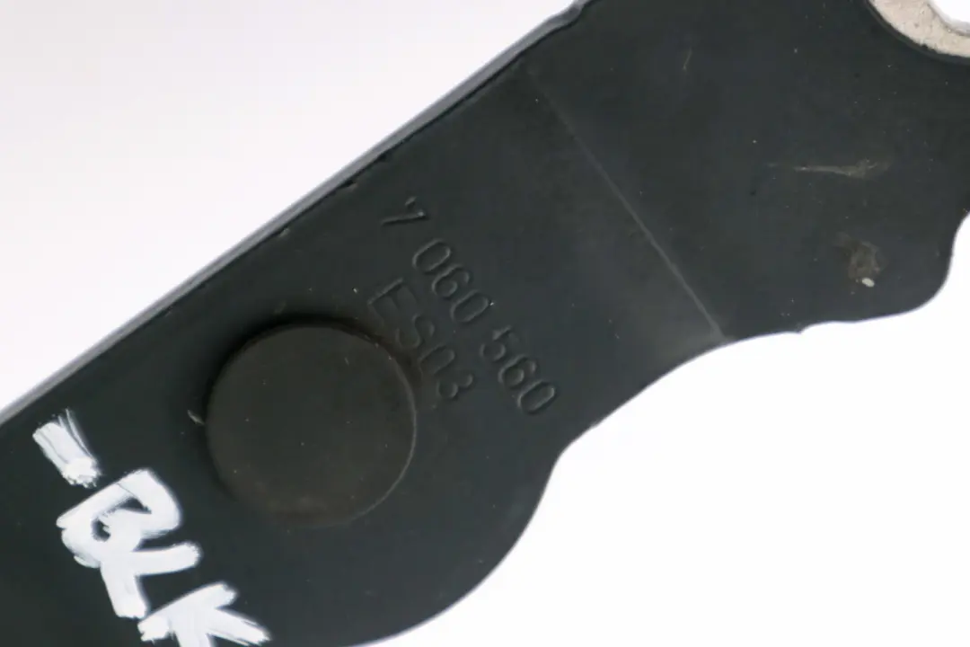 Cardine Lembo Anteriore Destra 7210674 per BMW E81 E82 E87 E88 con numero di parte 7060560 BMW E81 E82 E87 E88 Cardine Lembo Anteriore Destra 7210674 - SKU 7060560-2 - Numero di parte 7060560