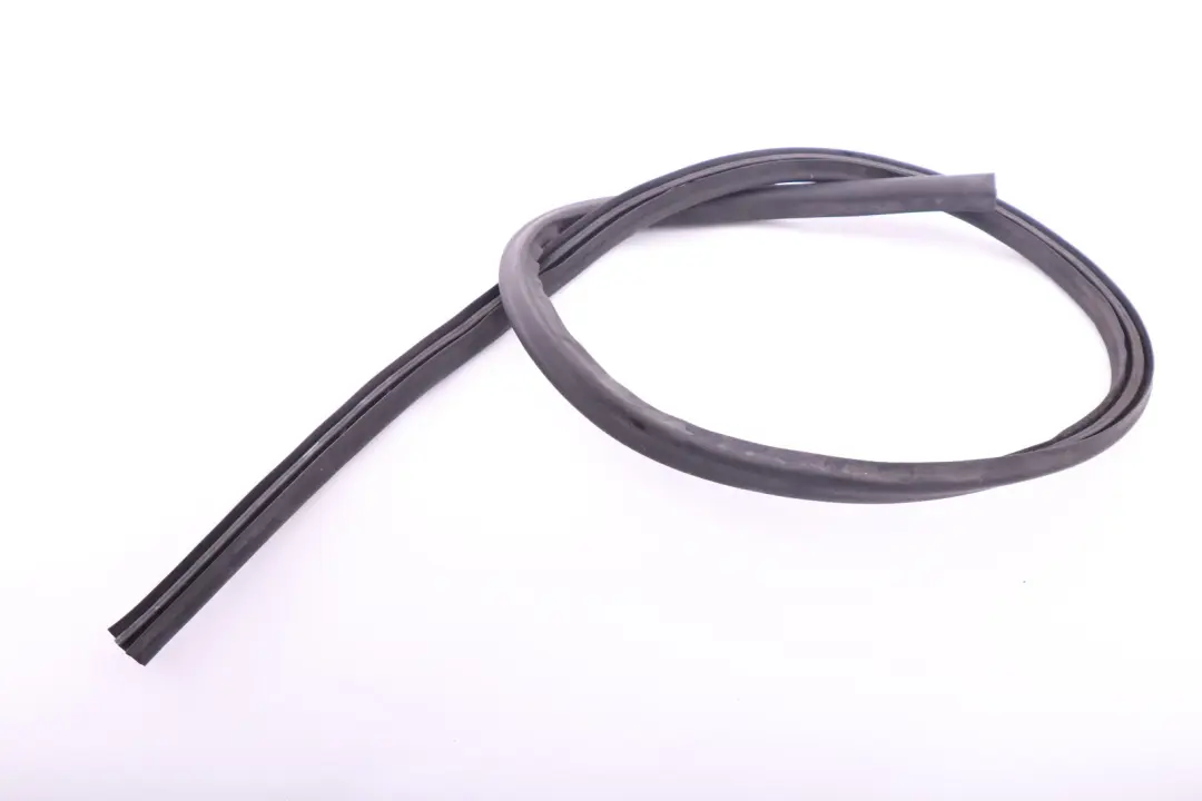 Seal, equipment compartment, front ENGINE HOOD to BMW 1 SERIES E81 E82 E87 E87N E88 with Part number 7060562 BMW 1 SERIES E81 E82 E87 E87N E88 Seal, equipment compartment, front ENGINE HOOD - SKU 7060562 - Part number 7060562