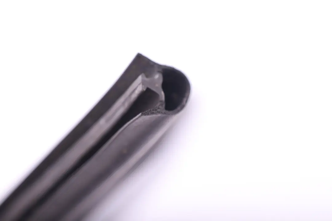 Seal, equipment compartment, front ENGINE HOOD to BMW 1 SERIES E81 E82 E87 E87N E88 with Part number 7060562 BMW 1 SERIES E81 E82 E87 E87N E88 Seal, equipment compartment, front ENGINE HOOD - SKU 7060562 - Part number 7060562