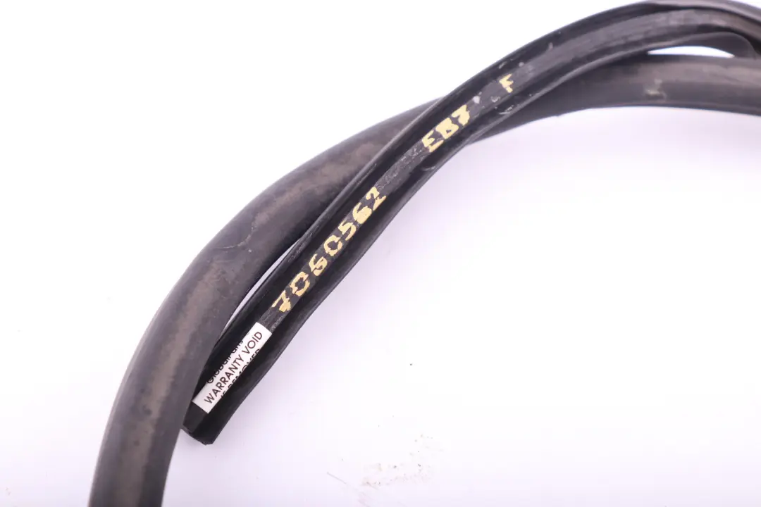 Uszczelka Silnika Maski do BMW E81 E82 E87 E88 o numerze 7060562 BMW E81 E82 E87 E88 Uszczelka Silnika Maski - SKU 7060562 - Numer Części 7060562