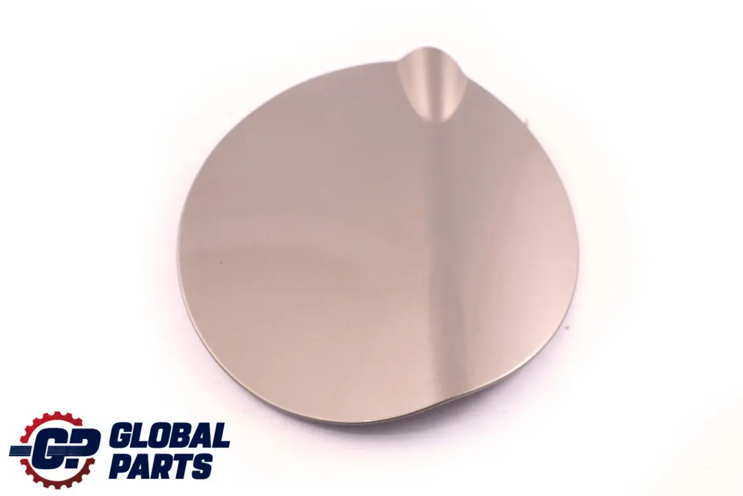 Coperchio sportello riempimento carburante Sonora Metallic per BMW E87 E87N con numero di parte 7060691 BMW E87 E87N Coperchio sportello riempimento carburante Sonora Metallic - SKU 7060691-SON - Numero di parte 7060691