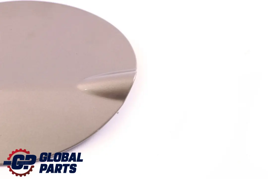 Coperchio sportello riempimento carburante Sonora Metallic per BMW E87 E87N con numero di parte 7060691 BMW E87 E87N Coperchio sportello riempimento carburante Sonora Metallic - SKU 7060691-SON - Numero di parte 7060691