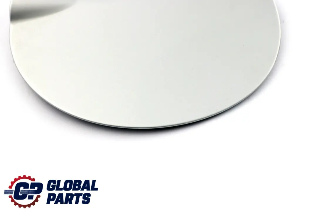 Tappo Sportello Bocchettone Rifornimento Carburante Titan Silver - 354 per BMW E87 con numero di parte 7060691 BMW E87 Tappo Sportello Bocchettone Rifornimento Carburante Titan Silver - 354 - SKU 7060691-TS - Numero di parte 7060691