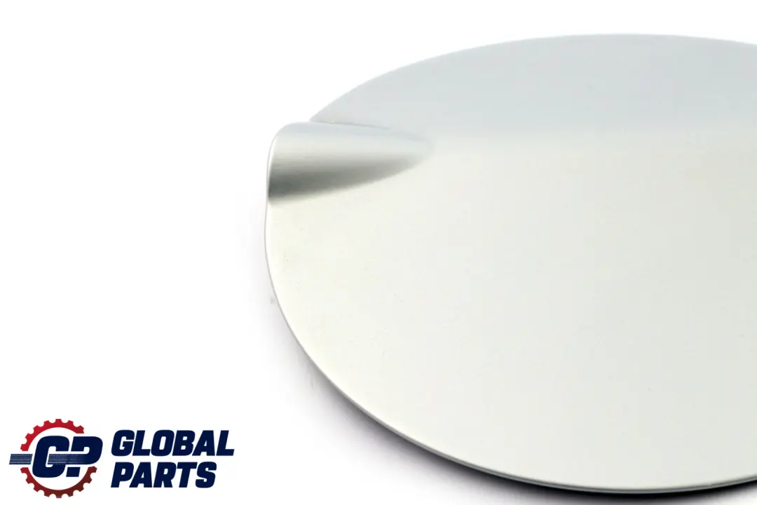 Tappo Sportello Bocchettone Rifornimento Carburante Titan Silver - 354 per BMW E87 con numero di parte 7060691 BMW E87 Tappo Sportello Bocchettone Rifornimento Carburante Titan Silver - 354 - SKU 7060691-TS - Numero di parte 7060691