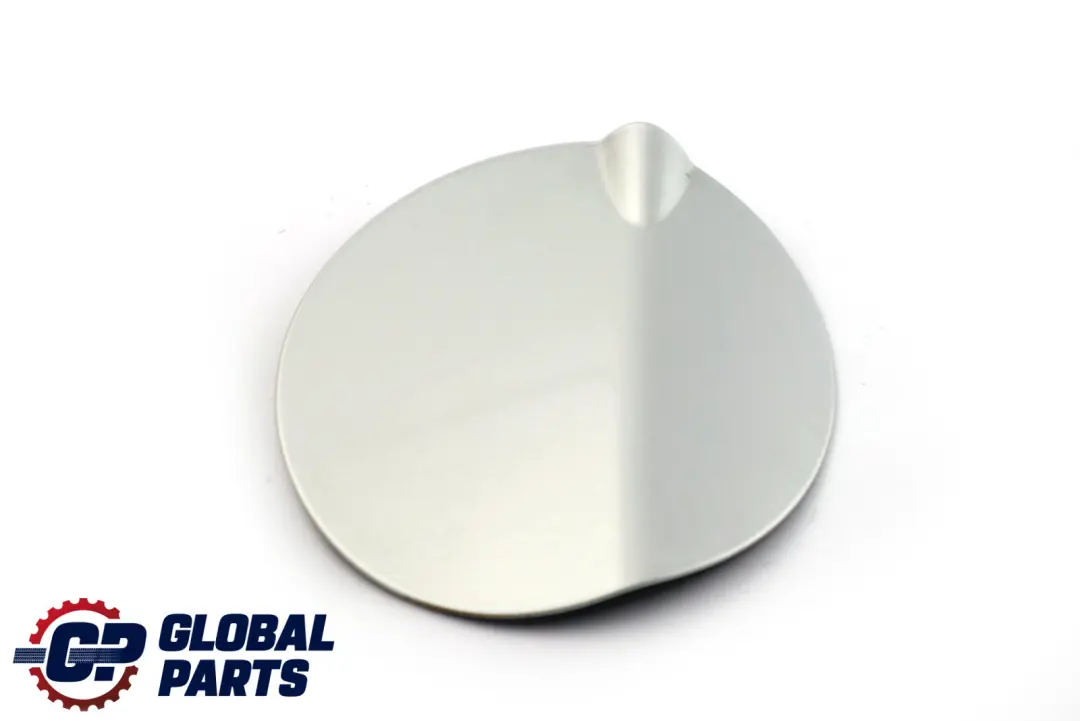 Tappo Sportello Bocchettone Rifornimento Carburante Titan Silver - 354 per BMW E87 con numero di parte 7060691 BMW E87 Tappo Sportello Bocchettone Rifornimento Carburante Titan Silver - 354 - SKU 7060691-TS - Numero di parte 7060691