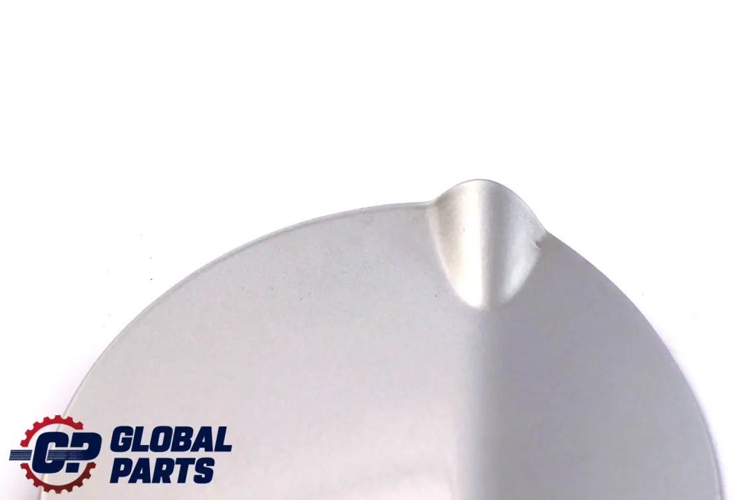Tappo Sportello Bocchettone Rifornimento Carburante Titan Silver - 354 per BMW E87 con numero di parte 7060691 BMW E87 Tappo Sportello Bocchettone Rifornimento Carburante Titan Silver - 354 - SKU 7060691-TS - Numero di parte 7060691