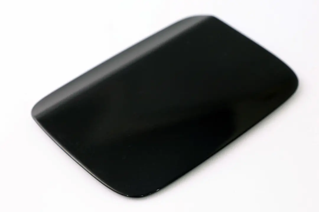  Copri Flap BMW E90 E91 LCI Riempimento Carburante Black Sapphire Metallic - 475 - SKU 7060692-BS - Numero di parte 7060692