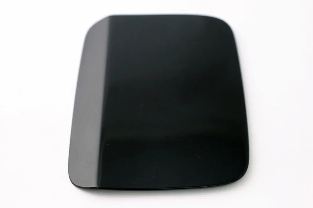  Copri Flap BMW E90 E91 LCI Riempimento Carburante Black Sapphire Metallic - 475 - SKU 7060692-BS - Numero di parte 7060692