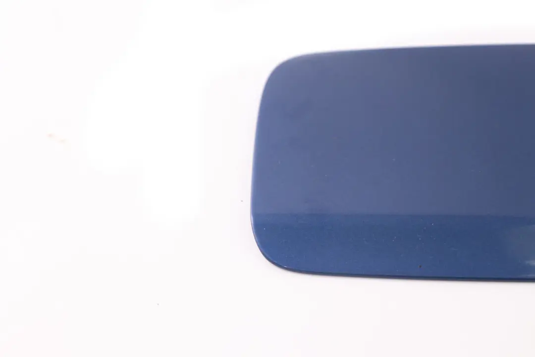 Klapka wlewu paliwa Montegoblau Blue do BMW E90 E91 o numerze 7060692 BMW E90 E91 Klapka wlewu paliwa Montegoblau Blue - SKU 7060692-MTB - Numer Części 7060692