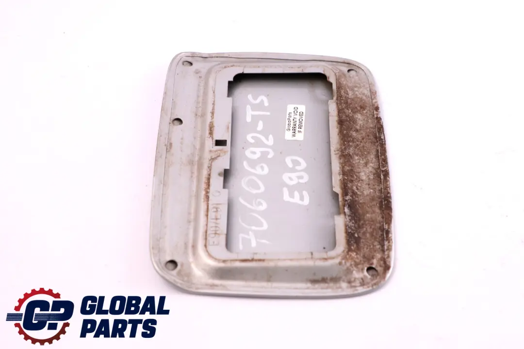 Klapka Wlewu Paliwa Srebrna Titansilber Silver 354 do BMW E90 E91 o numerze 7060692 BMW E90 E91 Klapka Wlewu Paliwa Srebrna Titansilber Silver 354 - SKU 7060692-TS - Numer Części 7060692