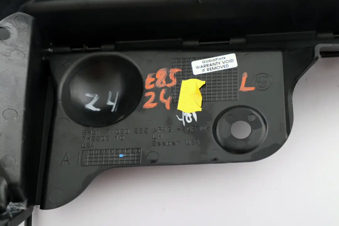 Registrazione Top Vano Portaoggetti SX per BMW Z4 E85 Roadster con numero di parte 7060835 BMW Z4 E85 Roadster Registrazione Top Vano Portaoggetti SX - SKU 7060835 - Numero di parte 7060835