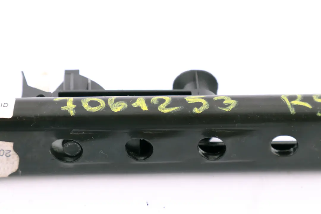 Regolazione altezza cintura di sicurezza per Mini Cooper R50 R53 con numero di parte 7061253 Mini Cooper R50 R53 Regolazione altezza cintura di sicurezza - SKU 7061253 - Numero di parte 7061253