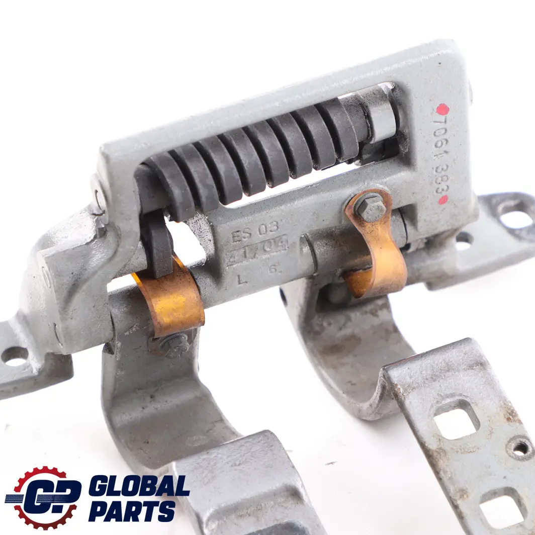 Scharnier Heckklappe Links N/S Silbergrau Metallic A08 für BMW 5 er E61 mit Teilenummer 7061383 BMW 5 er E61 Scharnier Heckklappe Links N/S Silbergrau Metallic A08 - SKU 7061383-SBG - Teilenummer 7061383