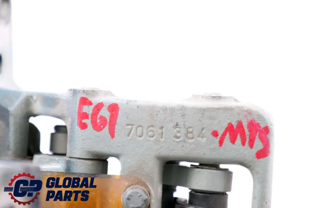 Scharnier Heckklappe Rechts Mysticblau Metallic Blau A07 für BMW 5 er E61 mit Teilenummer 7061384 BMW 5 er E61 Scharnier Heckklappe Rechts Mysticblau Metallic Blau A07 - SKU 7061384-MYS - Teilenummer 7061384