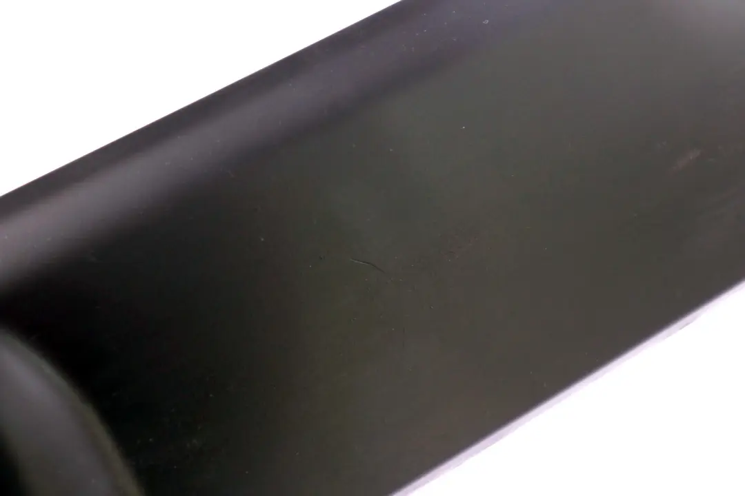 Verkleidung Heckklappe Hinten Oben Aussen SCHWARZ für BMW 5 er E61 LCI mit Teilenummer 7061400 BMW 5 er E61 LCI Verkleidung Heckklappe Hinten Oben Aussen SCHWARZ - SKU 7061400 - Teilenummer 7061400