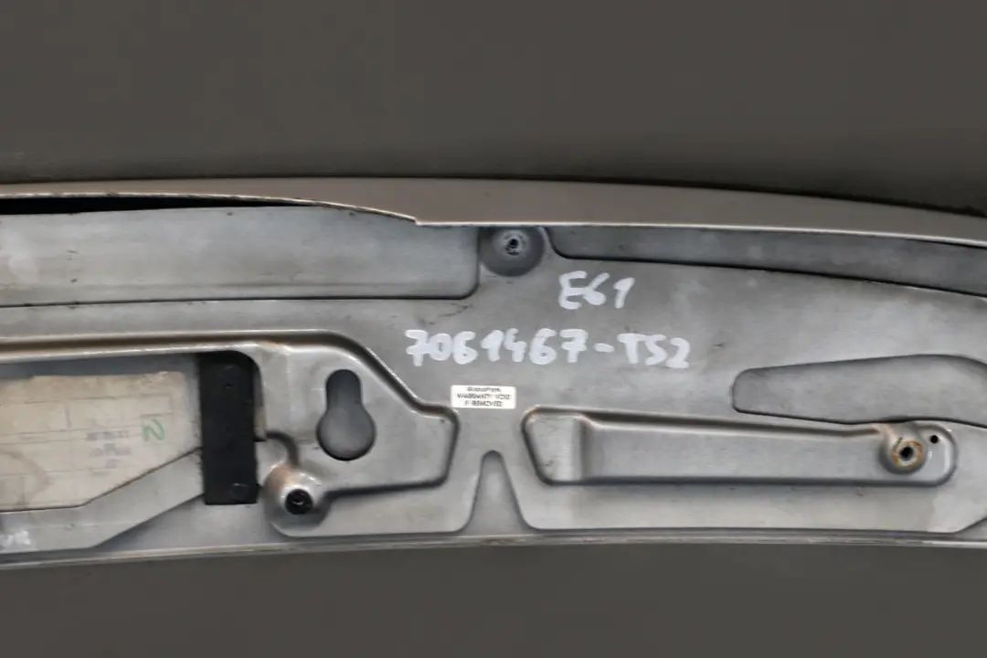 Kofferraum Heckklappe Heckspoiler Titansilber 354 für BMW E61 2 Touring mit Teilenummer 7061467 BMW E61 2 Touring Kofferraum Heckklappe Heckspoiler Titansilber 354 - SKU 7061467-TS2 - Teilenummer 7061467