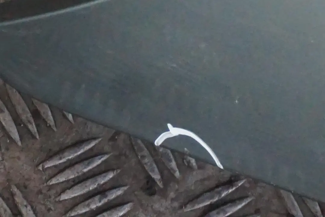 BMW E65 E66 Panel lateral Wing Delantero Izquierdo Titangrau Titan Gris A36 - SKU 7061661-TGR - Número de pieza 7061661