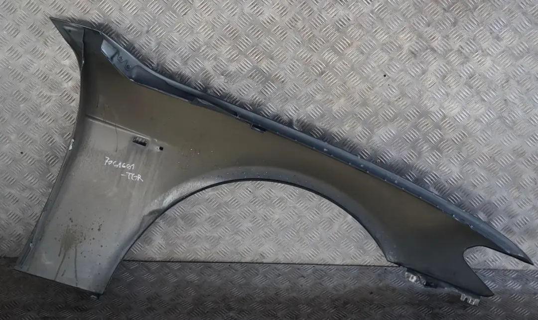 BMW E65 E66 Panel lateral Wing Delantero Izquierdo Titangrau Titan Gris A36 - SKU 7061661-TGR - Número de pieza 7061661