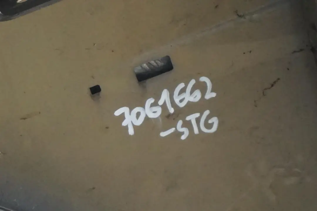 Side Panel Wing Front Right O/S Sterlinggrau Grey - 472 to BMW 7 Series E65 E66 with Part number 7061662 BMW 7 Series E65 E66 Side Panel Wing Front Right O/S Sterlinggrau Grey - 472 - SKU 7061662-STG - Part number 7061662