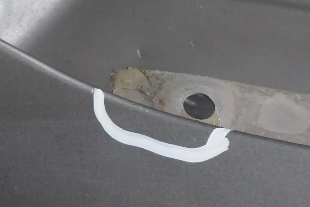 Pannello Laterale Anteriore Destro Parafango Grigio Argento - 472 per BMW E65 E66 con numero di parte 7061662 BMW E65 E66 Pannello Laterale Anteriore Destro Parafango Grigio Argento - 472 - SKU 7061662-STG - Numero di parte 7061662