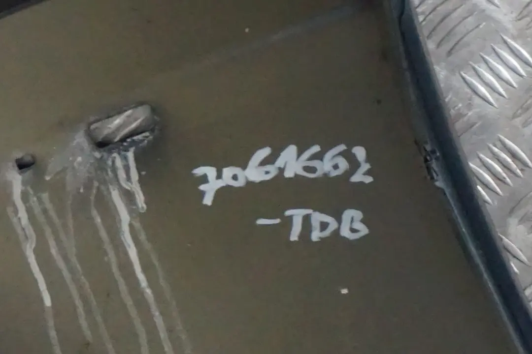 BMW 7 E65 E66 Fahrerseite Seitenwand Vorne Rechts Kotflügel Toledoblau Blau - SKU 7061662-TDB - Teilenummer 7061662