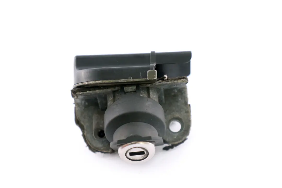 Wkładka wkład zamka klapy zamek do BMW 7 E65 E66 E67 o numerze 7061934 BMW 7 E65 E66 E67 Wkładka wkład zamka klapy zamek - SKU 7061934 - Numer Części 7061934