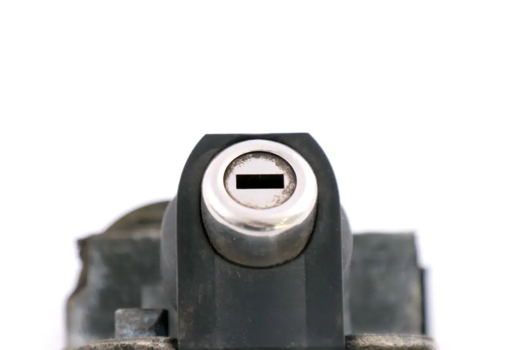 Cerradura trasera De La tapa del maletero para BMW E65 E66 E67 con número de pieza 7061934 BMW E65 E66 E67 Cerradura trasera De La tapa del maletero - SKU 7061934 - Número de pieza 7061934