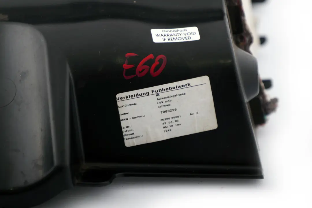 Verkleidung Fusshebelwerk Schwarz für BMW 5 er E60 E61 LCI mit Teilenummer 7063228 BMW 5 er E60 E61 LCI Verkleidung Fusshebelwerk Schwarz - SKU 7063228 - Teilenummer 7063228