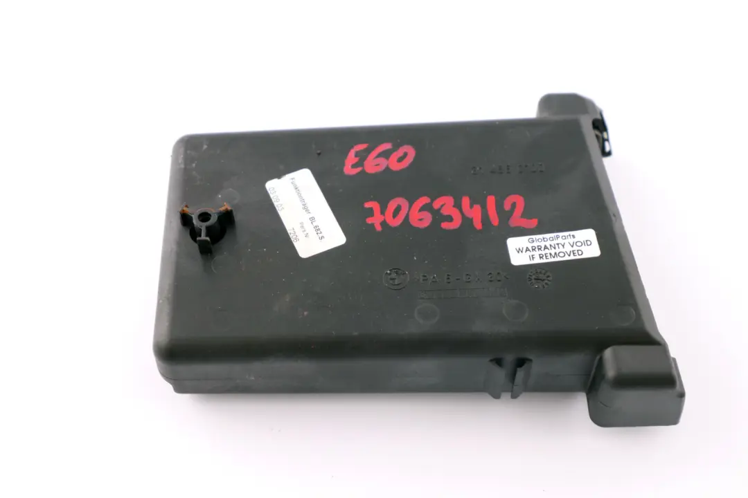 Porte-gobelet extérieur Schwarz pour BMW E60 E61 à propos du numéro de pièce 7063412 BMW E60 E61 Porte-gobelet extérieur Schwarz - SKU 7063412 - Numéro de pièce 7063412