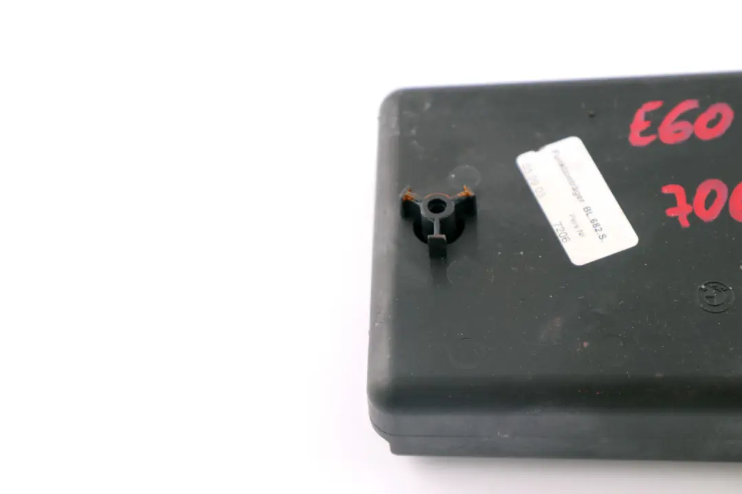 Porte-gobelet extérieur Schwarz pour BMW E60 E61 à propos du numéro de pièce 7063412 BMW E60 E61 Porte-gobelet extérieur Schwarz - SKU 7063412 - Numéro de pièce 7063412