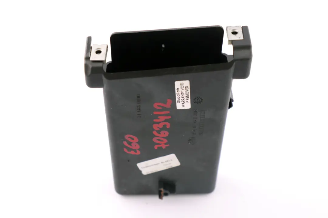 Träger für Becher Getränkehalter Außen Schwarz für BMW E60 E61 mit Teilenummer 7063412 BMW E60 E61 Träger für Becher Getränkehalter Außen Schwarz - SKU 7063412 - Teilenummer 7063412