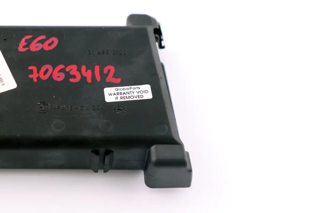 Träger für Becher Getränkehalter Außen Schwarz für BMW E60 E61 mit Teilenummer 7063412 BMW E60 E61 Träger für Becher Getränkehalter Außen Schwarz - SKU 7063412 - Teilenummer 7063412