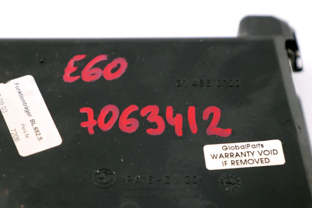 Porte-gobelet extérieur Schwarz pour BMW E60 E61 à propos du numéro de pièce 7063412 BMW E60 E61 Porte-gobelet extérieur Schwarz - SKU 7063412 - Numéro de pièce 7063412