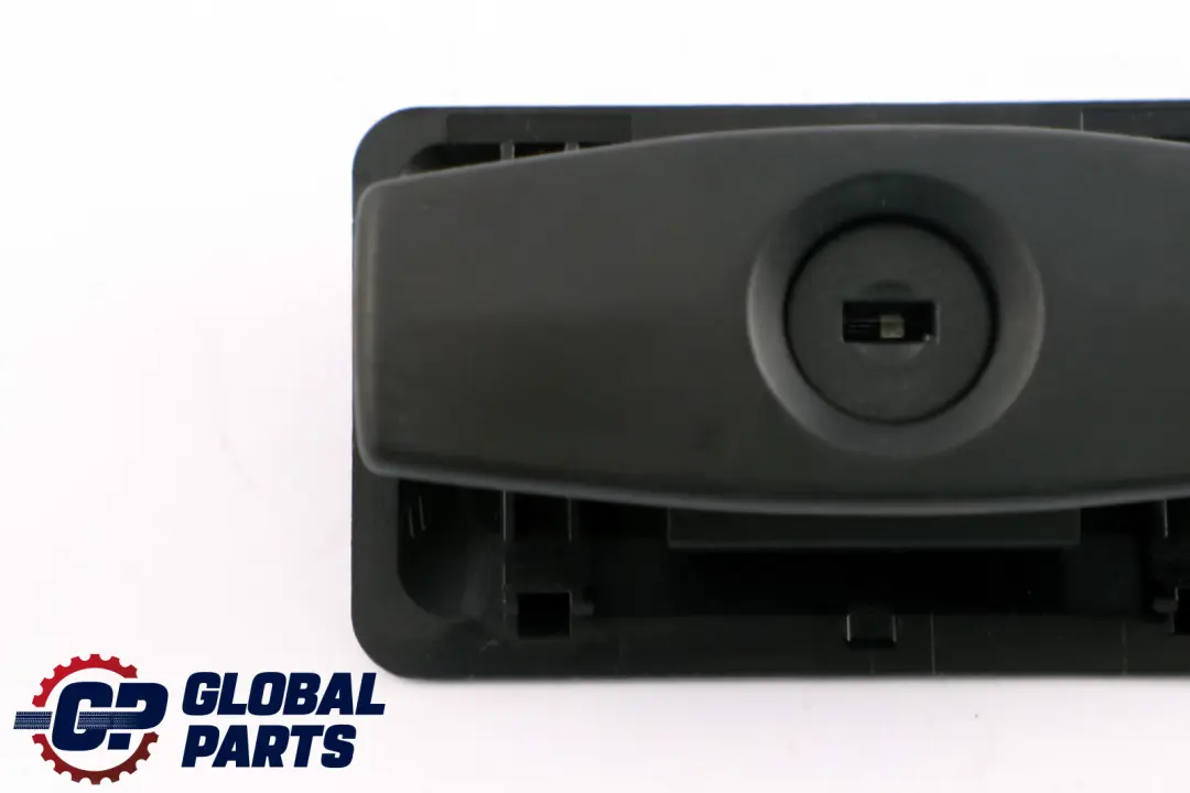 Klamka Rączka Uchwyt Schowka Czarny do BMW E60 E61 o numerze 7063508 BMW E60 E61 Klamka Rączka Uchwyt Schowka Czarny - SKU 7063508 - Numer Części 7063508