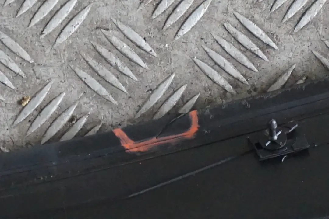 Reihe E65 E66 Windlauf Windabweiser Abdeckung Verkleidung für BMW 7 mit Teilenummer 7065284 BMW 7 Reihe E65 E66 Windlauf Windabweiser Abdeckung Verkleidung - SKU 7065284 - Teilenummer 7065284