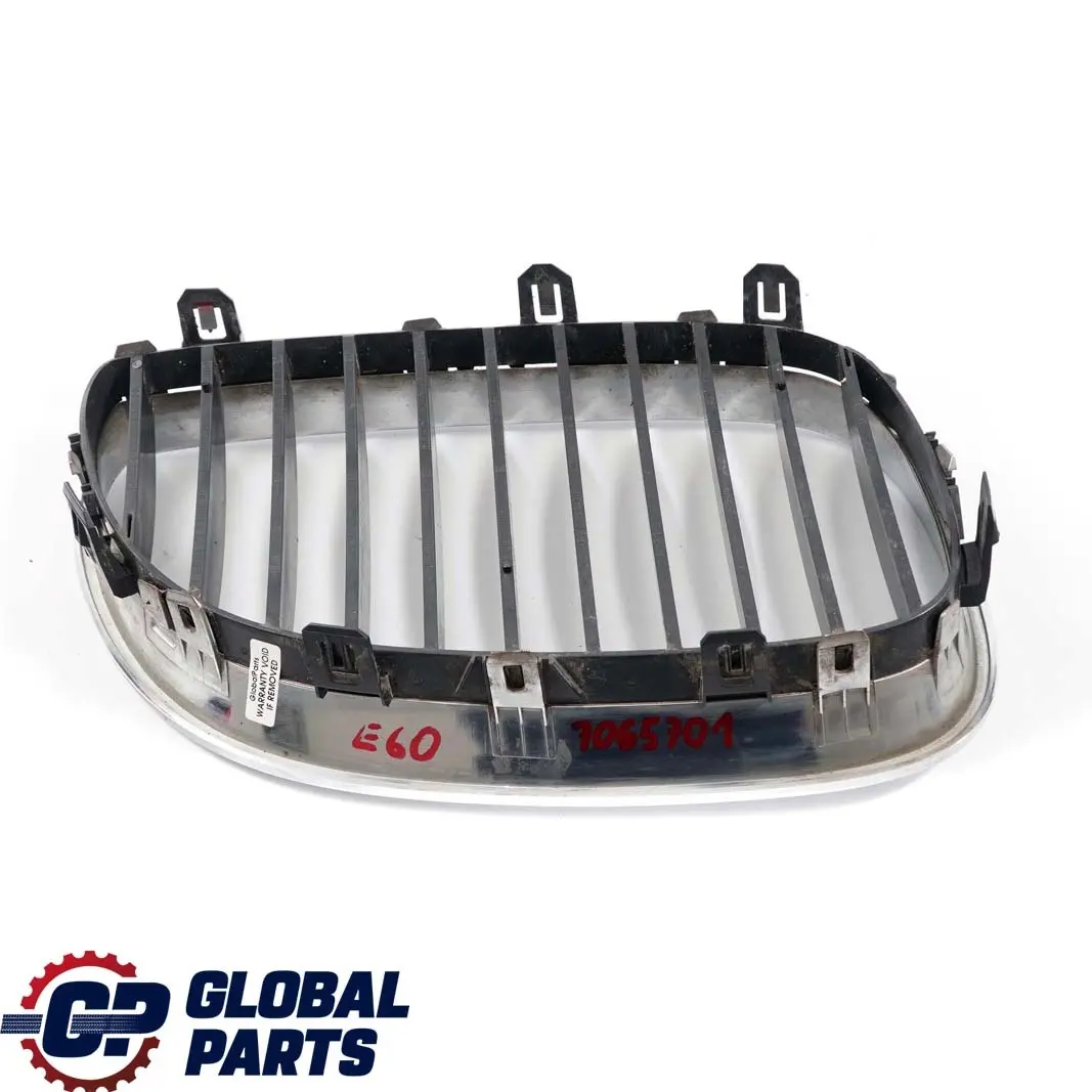 Griglia Telaio Rene Sinistro Cromo per BMW E60 E61 LCI con numero di parte 7065701 BMW E60 E61 LCI Griglia Telaio Rene Sinistro Cromo - SKU 7065701 - Numero di parte 7065701