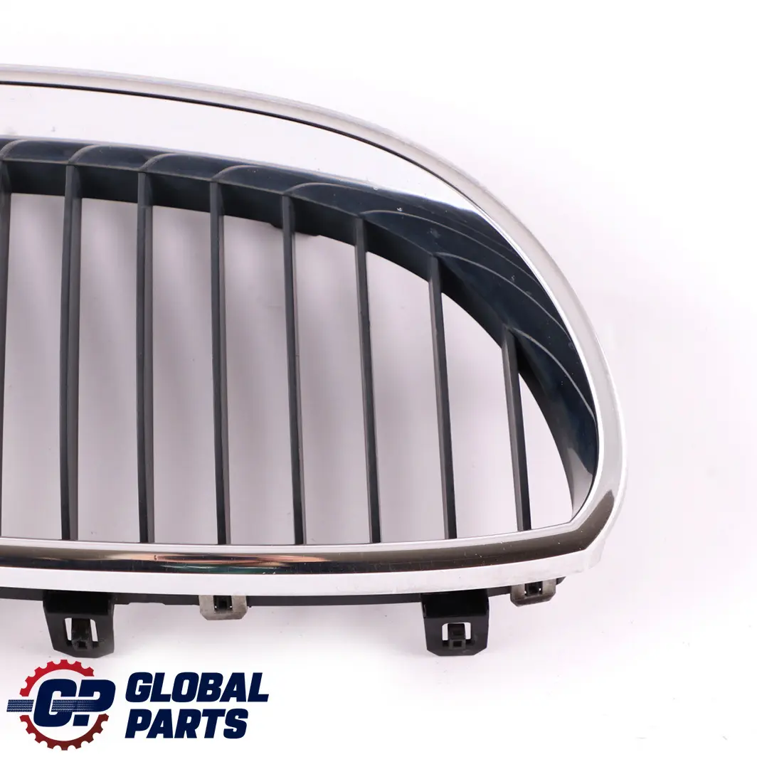 Atrapa Grill Nerka Prawa Chrom do BMW E60 E61 o numerze 7065702 BMW E60 E61 Atrapa Grill Nerka Prawa Chrom - SKU 7065702 - Numer Części 7065702