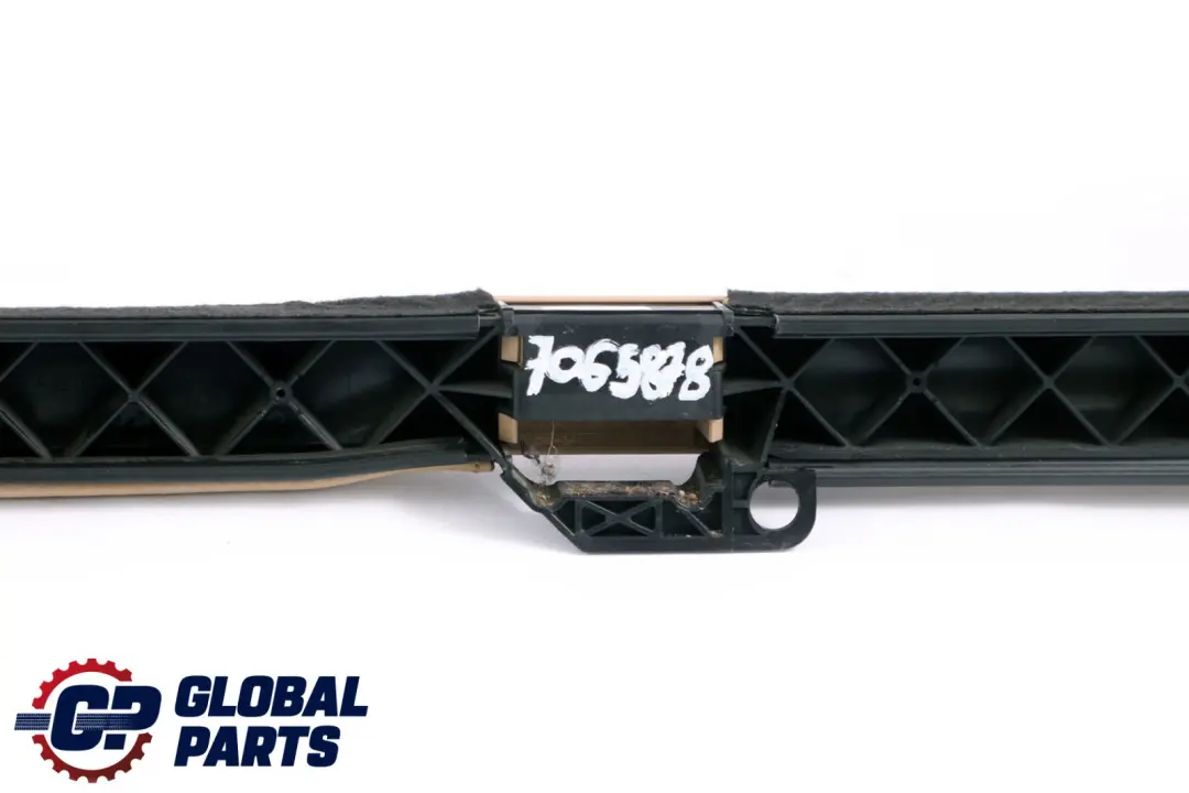 BMW E60 Listwa Tylnej Kanapy Isofix Skóra Beżowa 7065882 - SKU 7065878 - Numer Części 7065878
