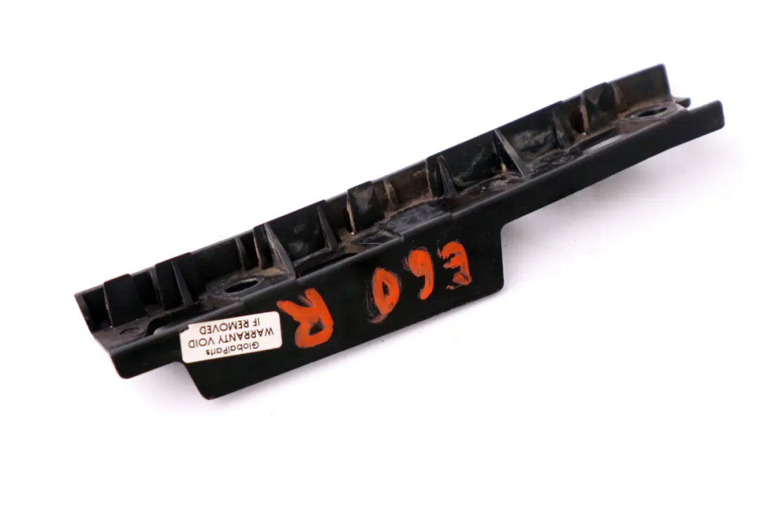 Wspornik Ślizg Błotnika Prawy Przód do BMW E60 E61 o numerze 7066228 BMW E60 E61 Wspornik Ślizg Błotnika Prawy Przód - SKU 7066228 - Numer Części 7066228