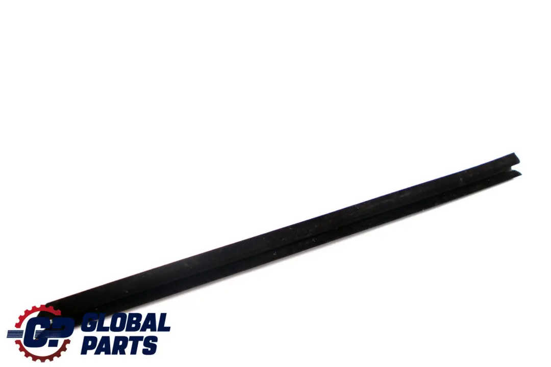 Przednia Lewa Wewnętrzna Osłona Kanału Okna Drzwi do BMW E87 o numerze 51337066603 BMW E87 Przednia Lewa Wewnętrzna Osłona Kanału Okna Drzwi - SKU 7066603 - Numer Części 51337066603