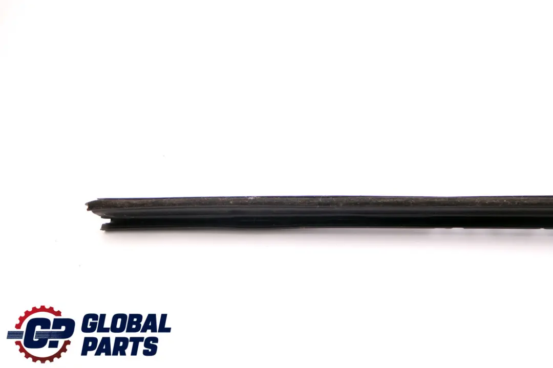 Przednia Lewa Wewnętrzna Osłona Kanału Okna Drzwi do BMW E87 o numerze 51337066603 BMW E87 Przednia Lewa Wewnętrzna Osłona Kanału Okna Drzwi - SKU 7066603 - Numer Części 51337066603
