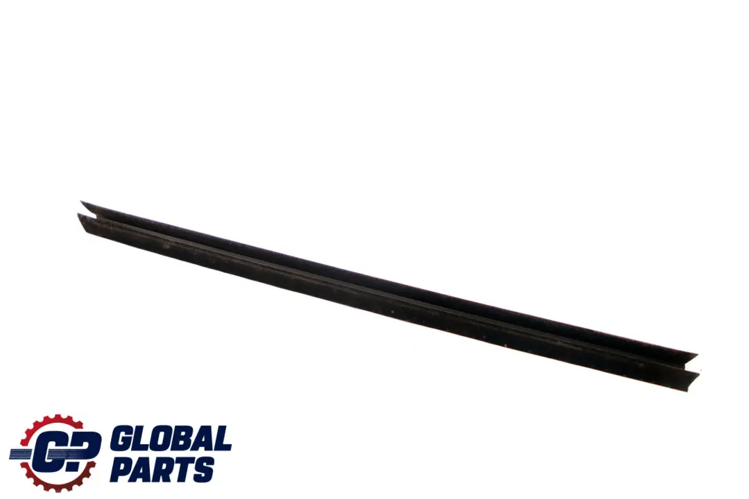 Puerta Delantera Interior Ventana Derecha Canal Cubierta para BMW E87 con número de pieza 7066604 BMW E87 Puerta Delantera Interior Ventana Derecha Canal Cubierta - SKU 7066604 - Número de pieza 7066604