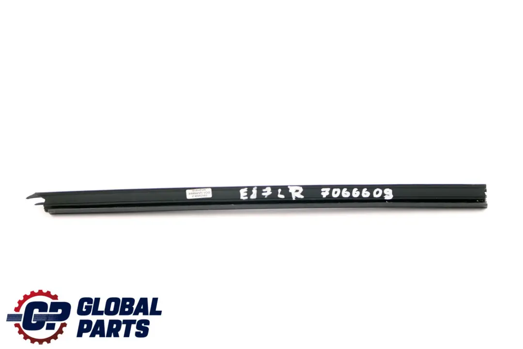 Interior Puerta Trasera Izquierda Tapa Canal Ventana para BMW E87 con número de pieza 7066609 BMW E87 Interior Puerta Trasera Izquierda Tapa Canal Ventana - SKU 7066609 - Número de pieza 7066609