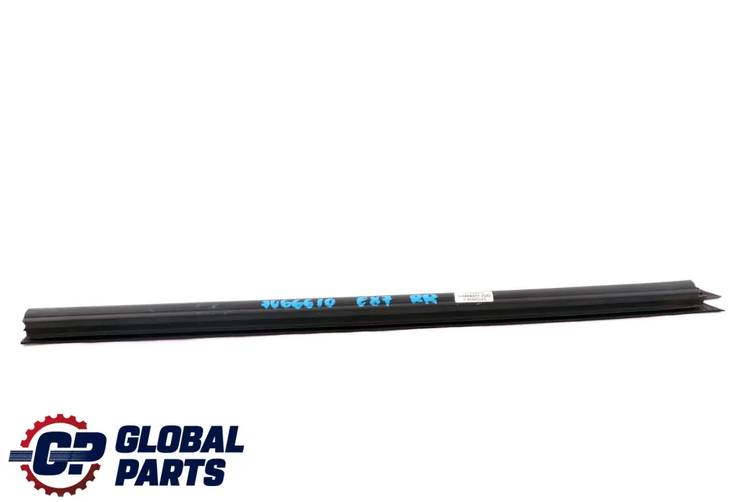 Porta Posteriore Interna Destra Copertura Canale Finestra per BMW E87 con numero di parte 7066610 BMW E87 Porta Posteriore Interna Destra Copertura Canale Finestra - SKU 7066610 - Numero di parte 7066610