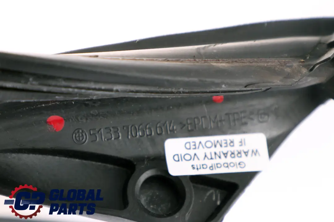 Guia De Ventana Sello Puerta Delantera Derecha para BMW E87 con número de pieza 7066614 BMW E87 Guia De Ventana Sello Puerta Delantera Derecha - SKU 7066614 - Número de pieza 7066614